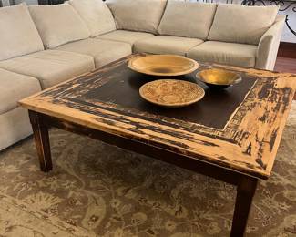 Large cocktail table, sectional sodas 