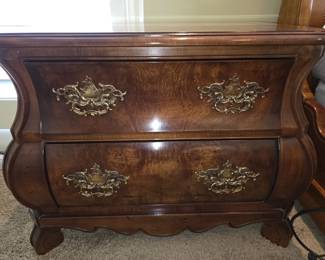 Henredon 2 drawer nightchests