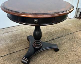Hooker Furniture side pedestal table