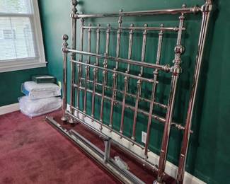 Metal bed frame