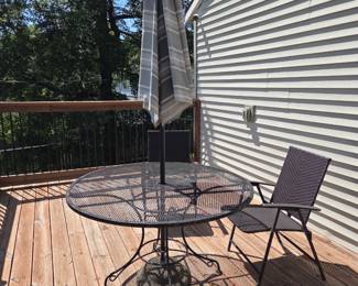 Patio table/umbrella