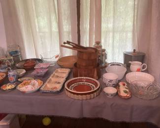 Serving dishes 