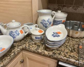 Pfaltzgraff dishes Pattern : Yorktown 