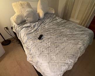 Adjustable bed with mattress Full size