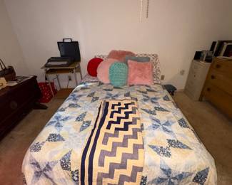 Queen/Full size mattress set, Blankets, Quilt, Pillows