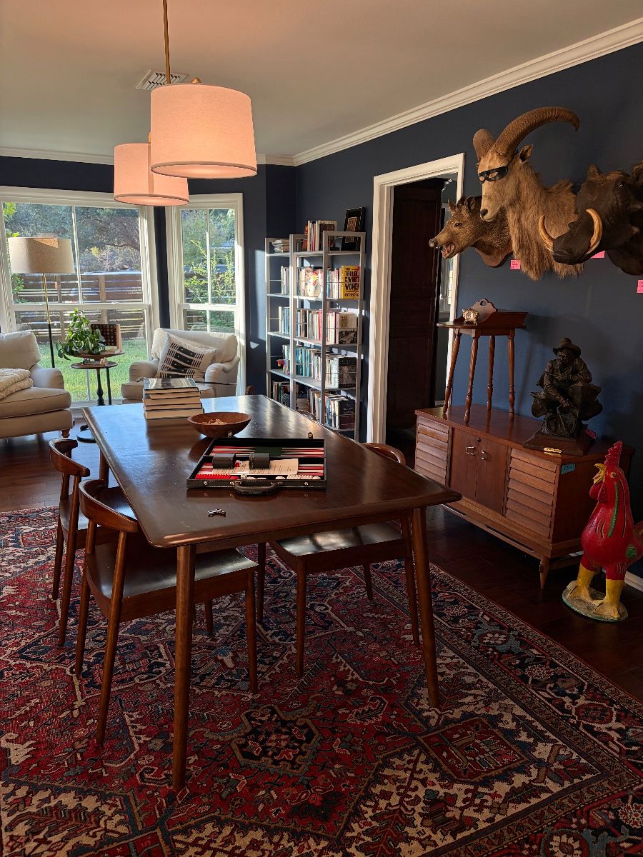 Table West Elm, Rug Vintage Kaskas
