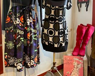 MANNEQUINS, BOOTS