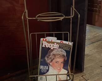 MCM METAL STAND