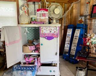 CHILD’S DRESSER, BEDDING AND LINENS
