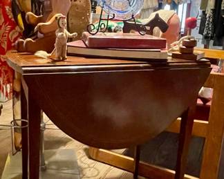 DROP LEAF ACCENT TABLE