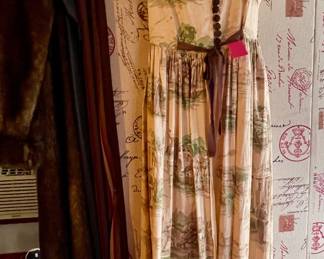 VINTAGE DRESS