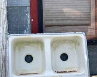 VINTAGE PORCELAIN DOUBLE SINK