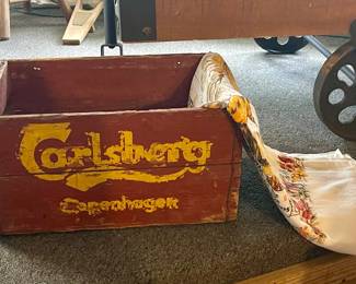 ANTIQUE WOOD CRATE