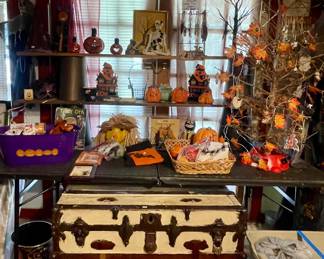 ANTIQUE TRUNK, HALLOWEEN DECOR