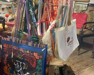 PURSES & TOTES