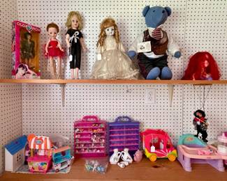 DOLLS & TOYS