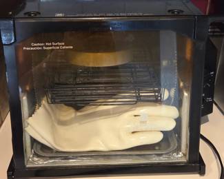 Lot #186 - Ronco Jr. Showtime Rotisserie & BBQ Oven with Heat Resistant Gloves