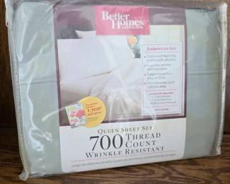 Lot #18 - Better Homes and Gardens Queen Sheet Set 700 Thread Count Wrinkle Resistant Cotton-Rich Fabric
