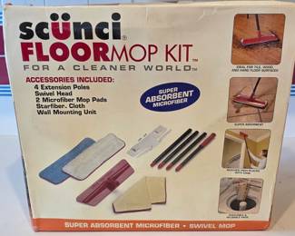 Lot #206 - New Scünci Floor Mop Kit with Super Absorbent Microfiber Pads and Swivel Head for Hardwood and Tile