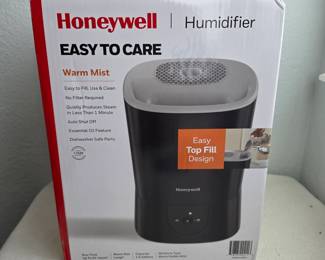 Lot #63 - Honeywell HWM440B Warm Mist Humidifier Easy Top Fill Design Auto Shut Off