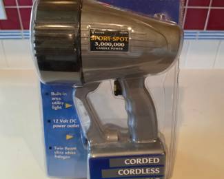 Lot #211 - Vector Sport Spot VEC139S High-Power 3,000,000 Candle Power Rechargeable Spotlight