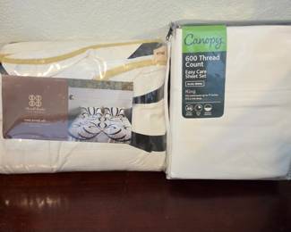 Lot #5 - New Canopy 600 Thread Count Easy Care King Sheet Set Arctic White & Dowell Studio King 100% Cotton Duvet Set