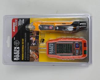 Lot #169 - New Klein Tools RT250 Electrical Test Kit and Digital Circuit Tester with Included AAA Batteries