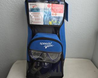 Lot #60 - Speedo Hydroscope Adult Dive Mask Snorkel & Fin Set with Tempered Glass Lenses, Silicone Skirt, and Dry-Top Snorkel
