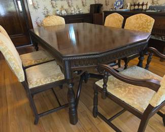 Grand Rapids Dining table/6 chairs/4 leaves
