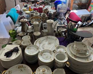 124 piece Aspen Leaf China set