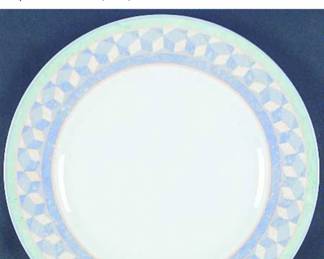 Dishes in this discontinued pattern