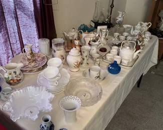Collection of glass and collectible pieces, including Fenton, Delft, Lenox, West Morelandand vintage Sananora