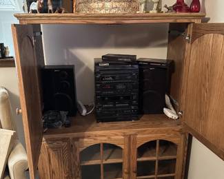 Great Stereo system, speakers, cabinet and lanterns