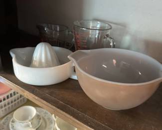 Pyrex bowl and Sunkist Milkglass Juicer