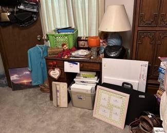 ladies purses and bags, note cards, baskets