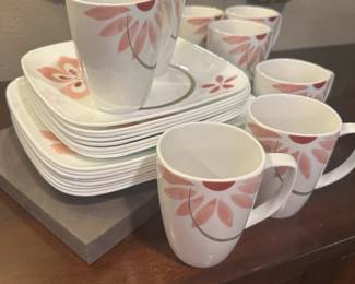 Set Very nice Corelle dishes