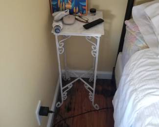 Accent table