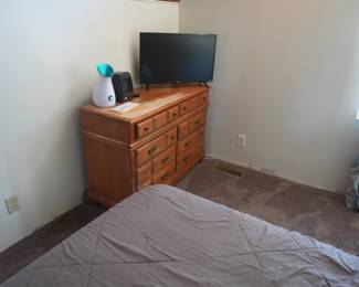 Wood dresser with 8-drawers. Flatscreen TV. Humidifier.