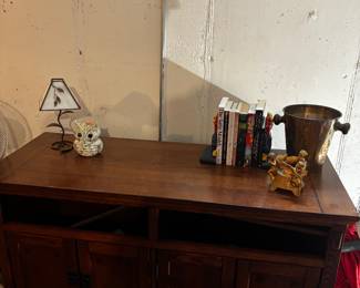 Entertainment center