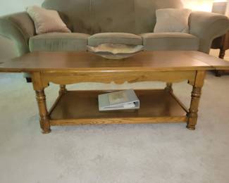 Coffee table with  pop up end extentions  with two matching end tables