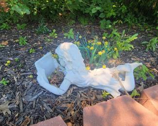 Garden reader figurine