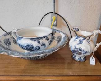 Antique wash basin and chamber pot