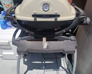 Weber single Burner Titanium Portable Liquid propane grill with Stand