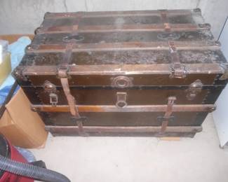 Flat top trunk