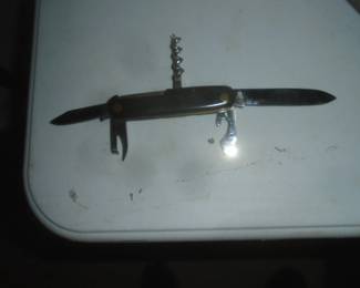 multi-use pocket knife