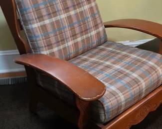 Spring cushion maple frame platform chair