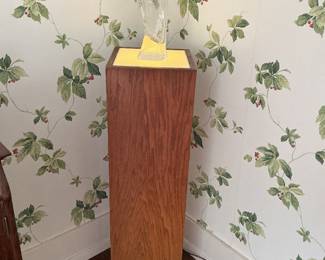 Gorgeous Murano glass statue of a crane on a lighted square pillar