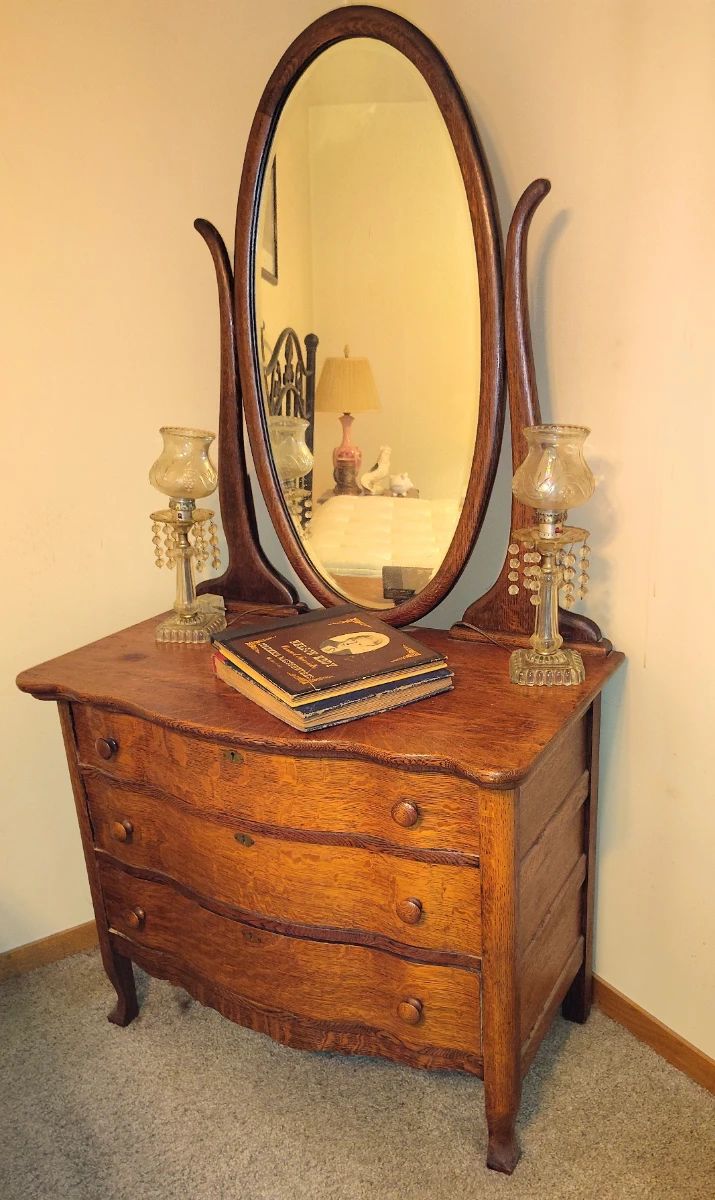 Antique Oak Crest With Mirror
