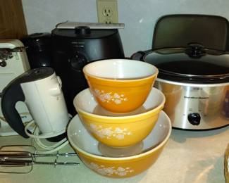 Butterfly Gold Pyrex Mixing Bowls, Crockpot, Oil Less Fryer