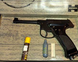 Co2 Plainsman Automatic Pistol.
